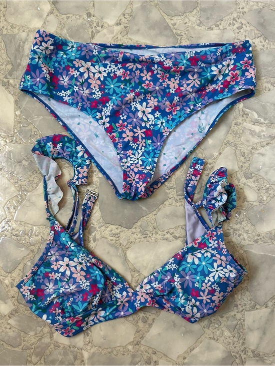 Cupshe Other - Cupshe Blue Floral Bikini Top and bottom with Ruffles